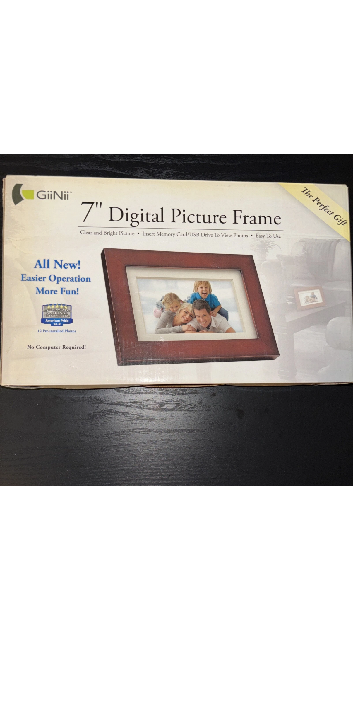 7 Inch Digital Photo Frame by GiiNii Wood Frame GP-7AWP-1 New in Box